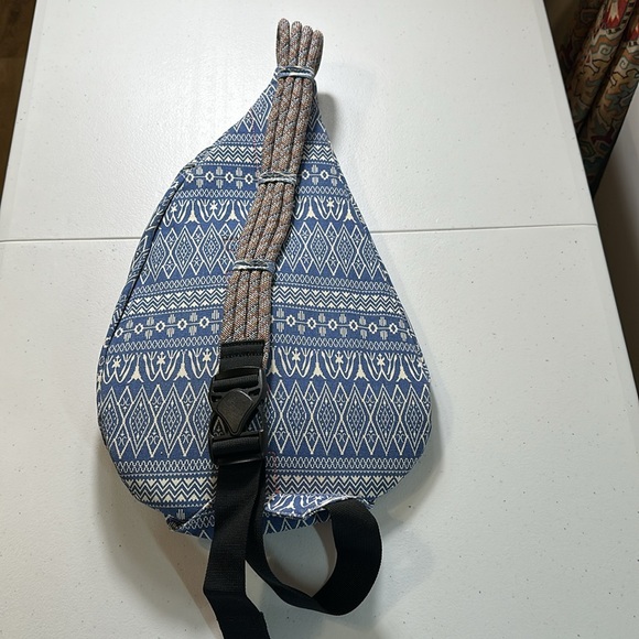 Kavu Out Foxed Printed Rope Sling Bag Canvas approx. 11"x19" - Picture 5 of 8